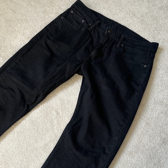 Levi's Men's Dark Black Straight Jeans - Picture 6 of 10